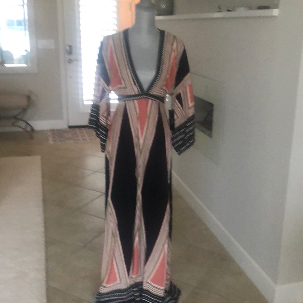 NW NWT LuLus boho v plunge neck line dress.